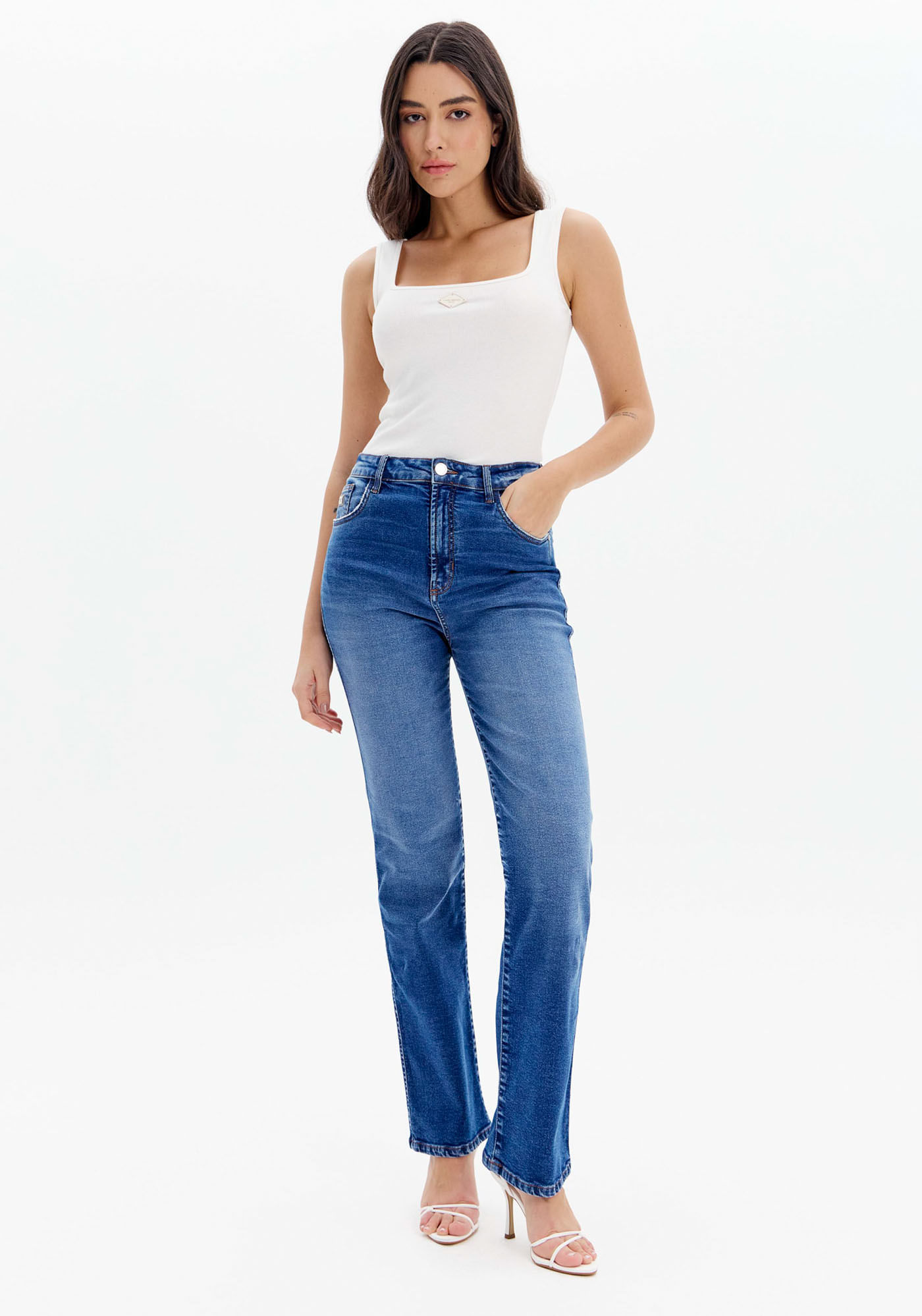 Calça Jeans Reta Com Cintura Alta E Bolsos Estampados