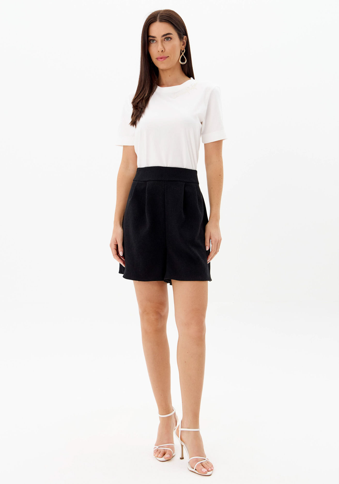 Short Descolado Com Pregas