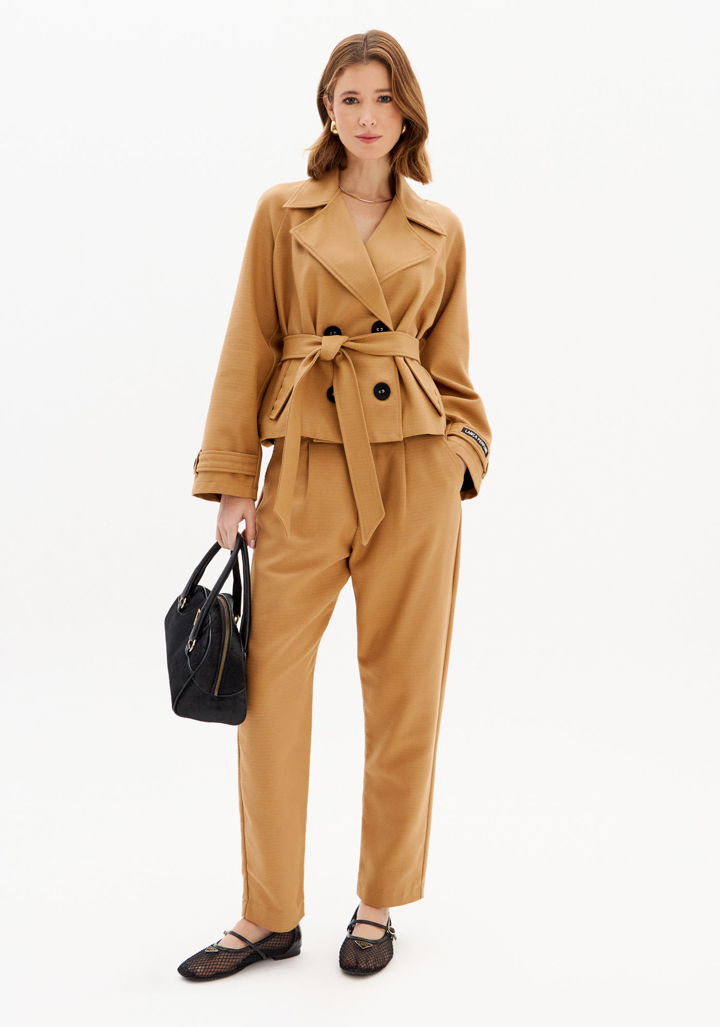 Calça Carrot Cintura Alta Texturizada Com Bolsos