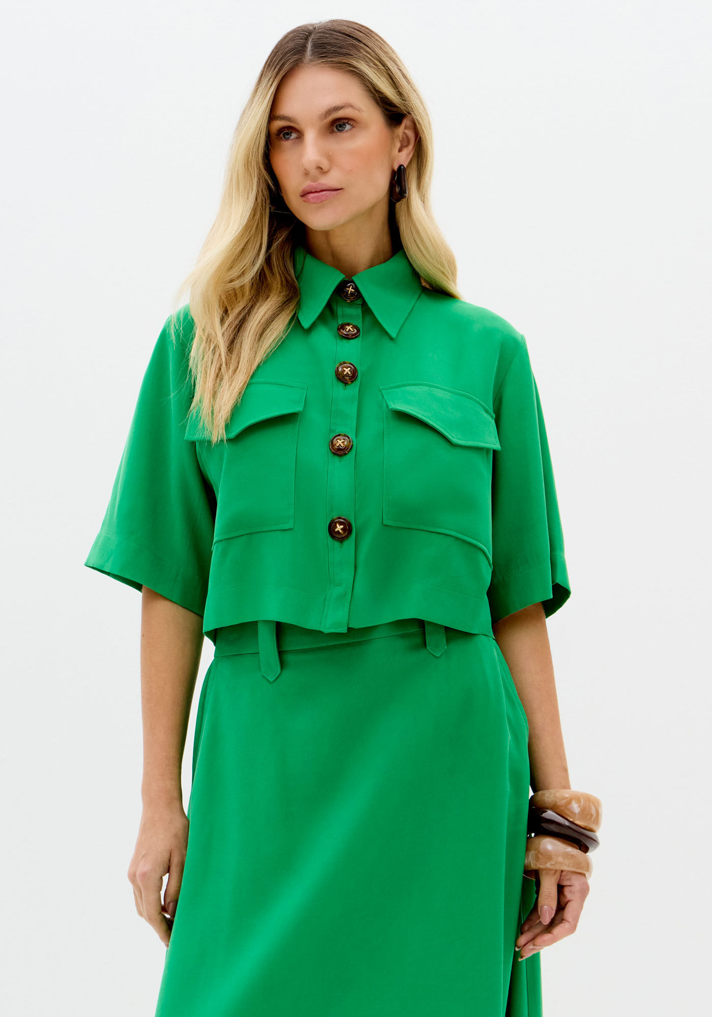Camisa Curta Com Bolsos