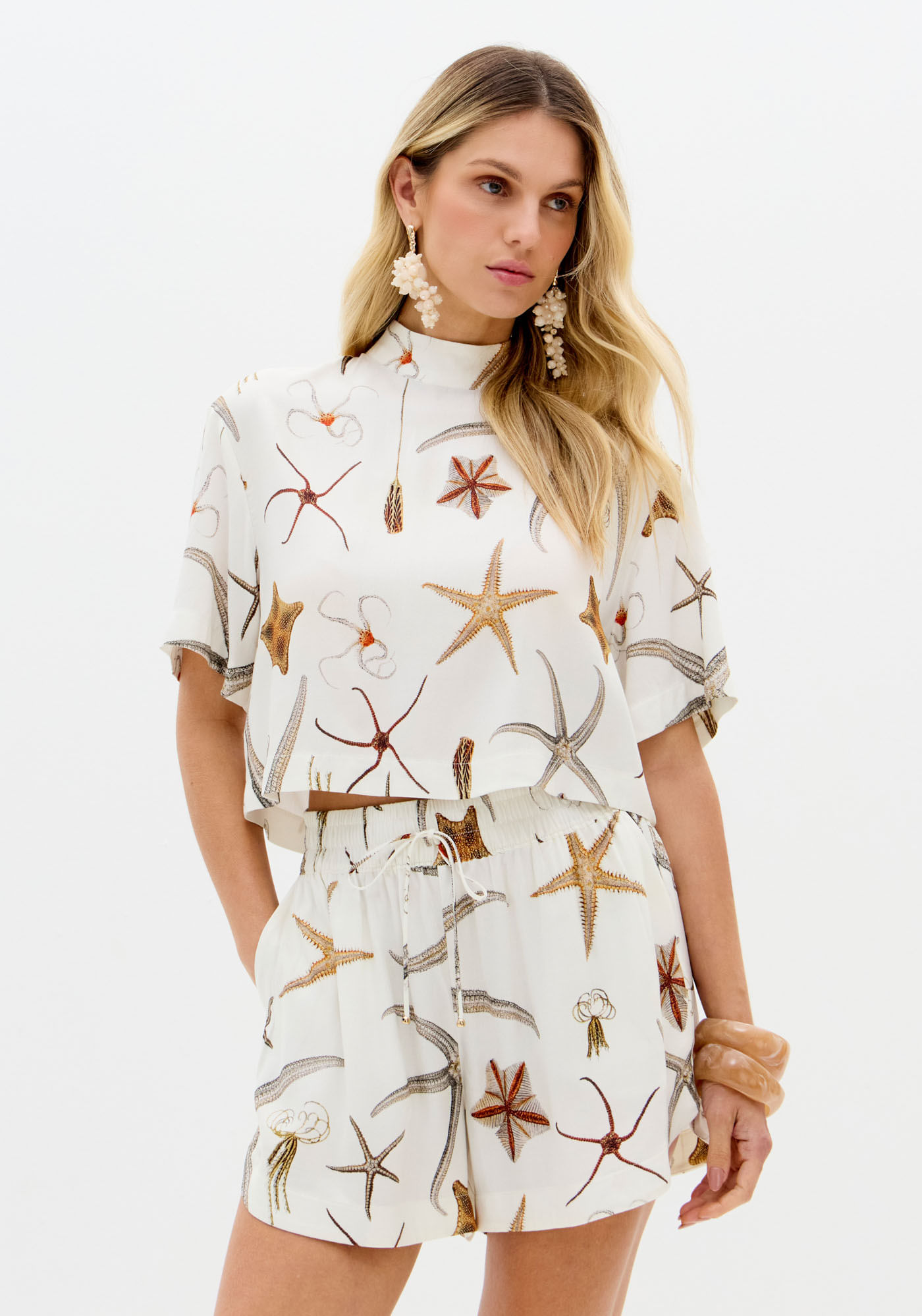 Blusa Manga Curta Estampada Gola Alta