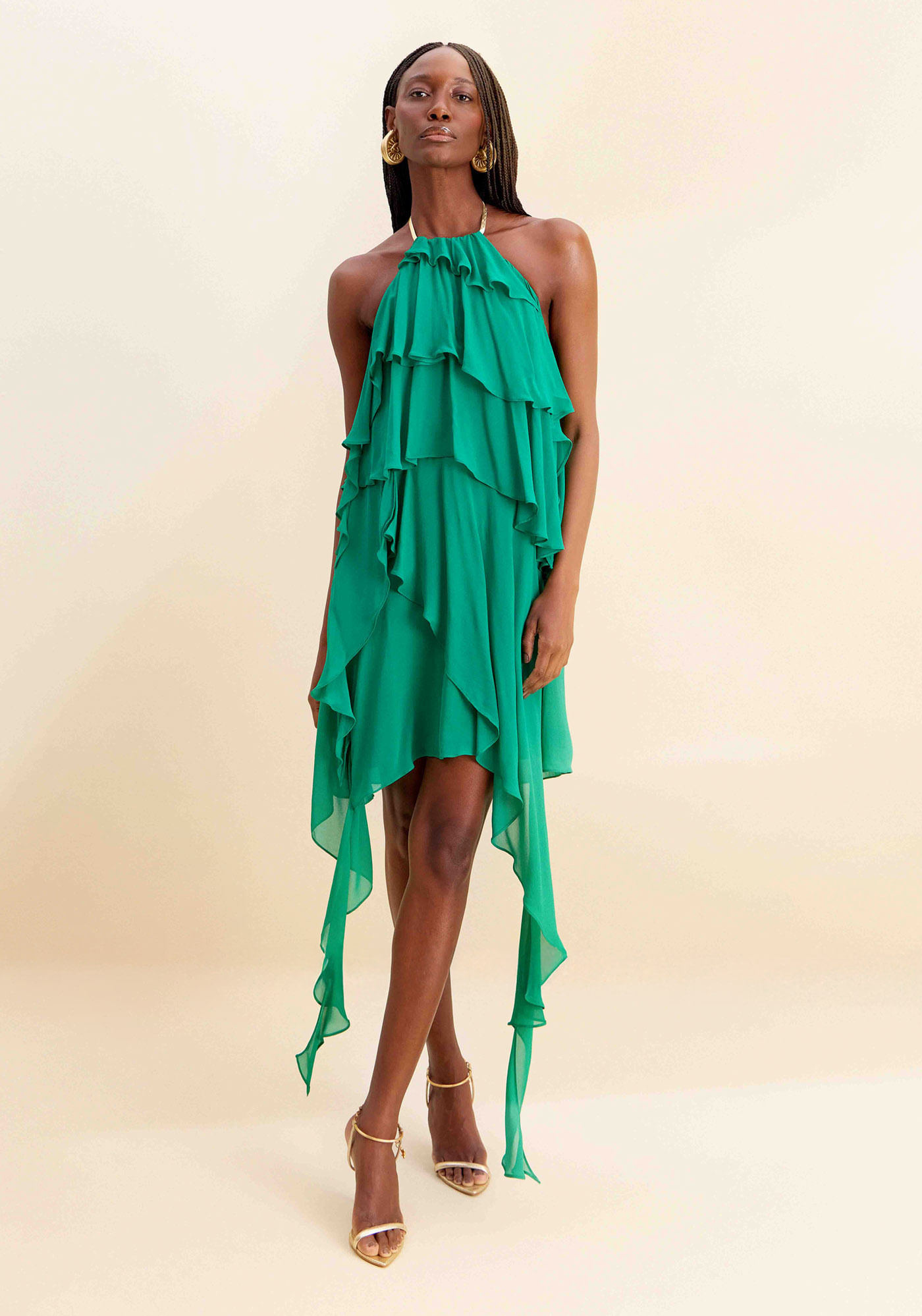 Vestido Curto Frente Única Com Camadas