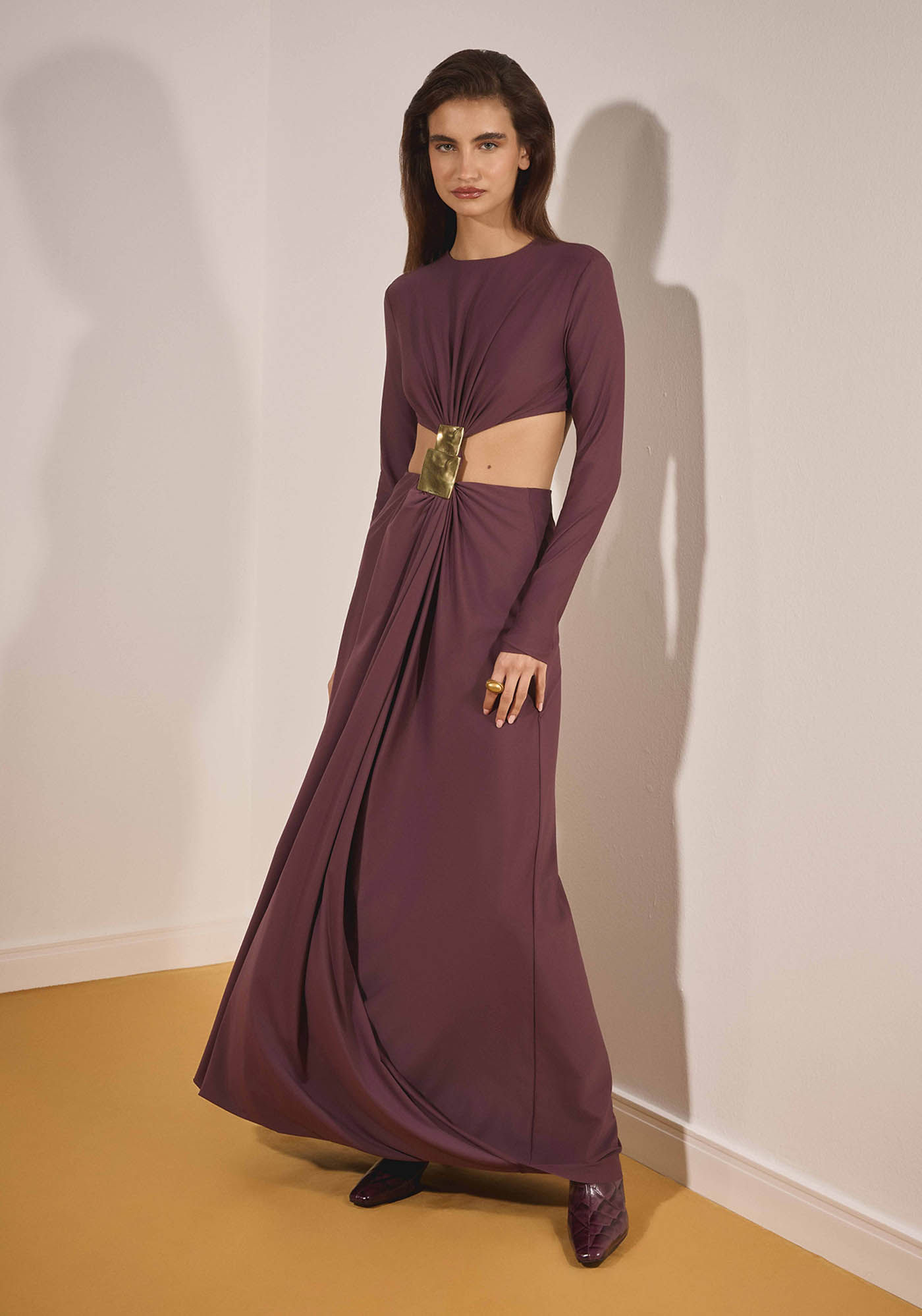 Vestido Longo Com Recorte E Aviamento