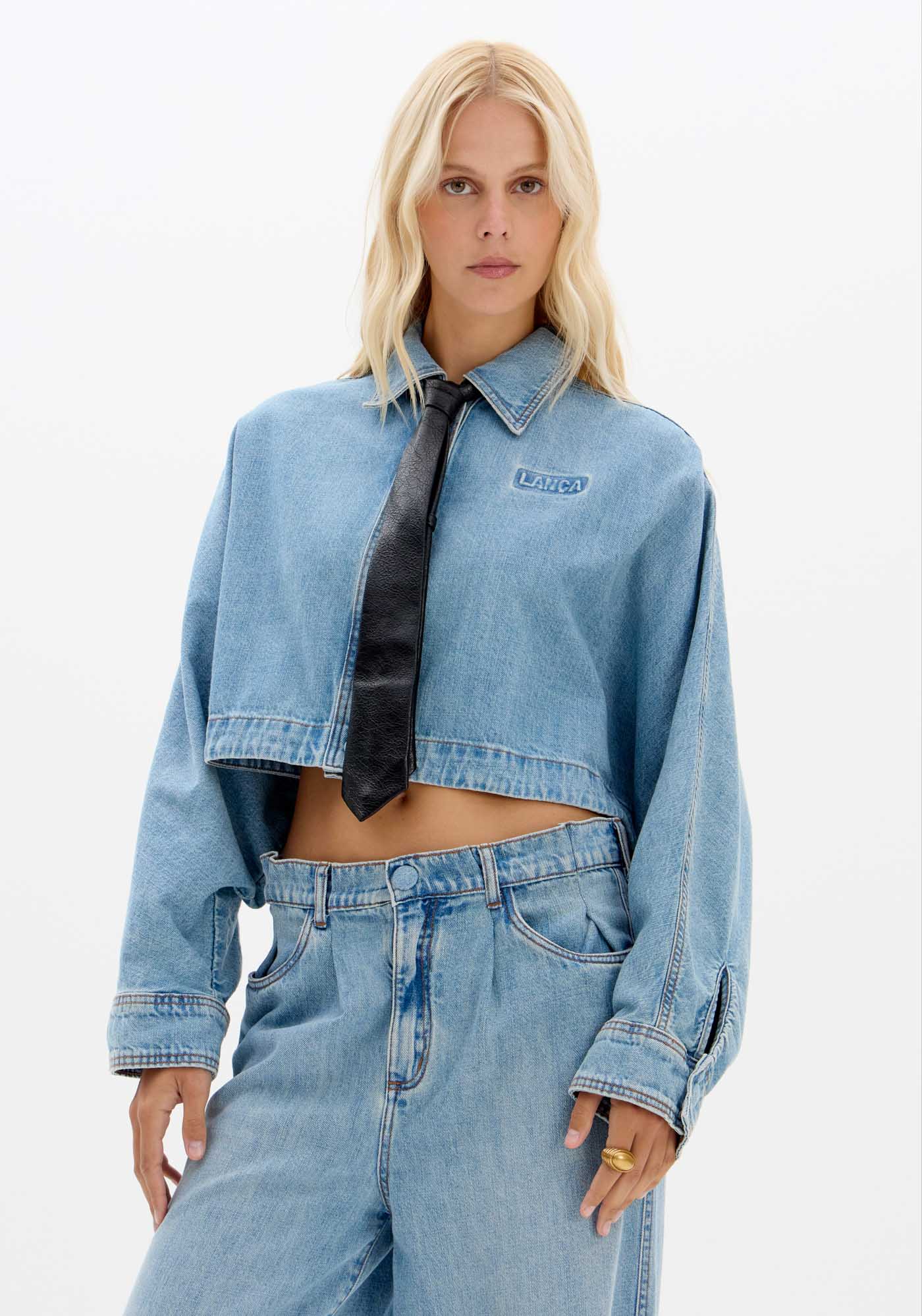 Camisa Jeans Cropped Com Manga Longa