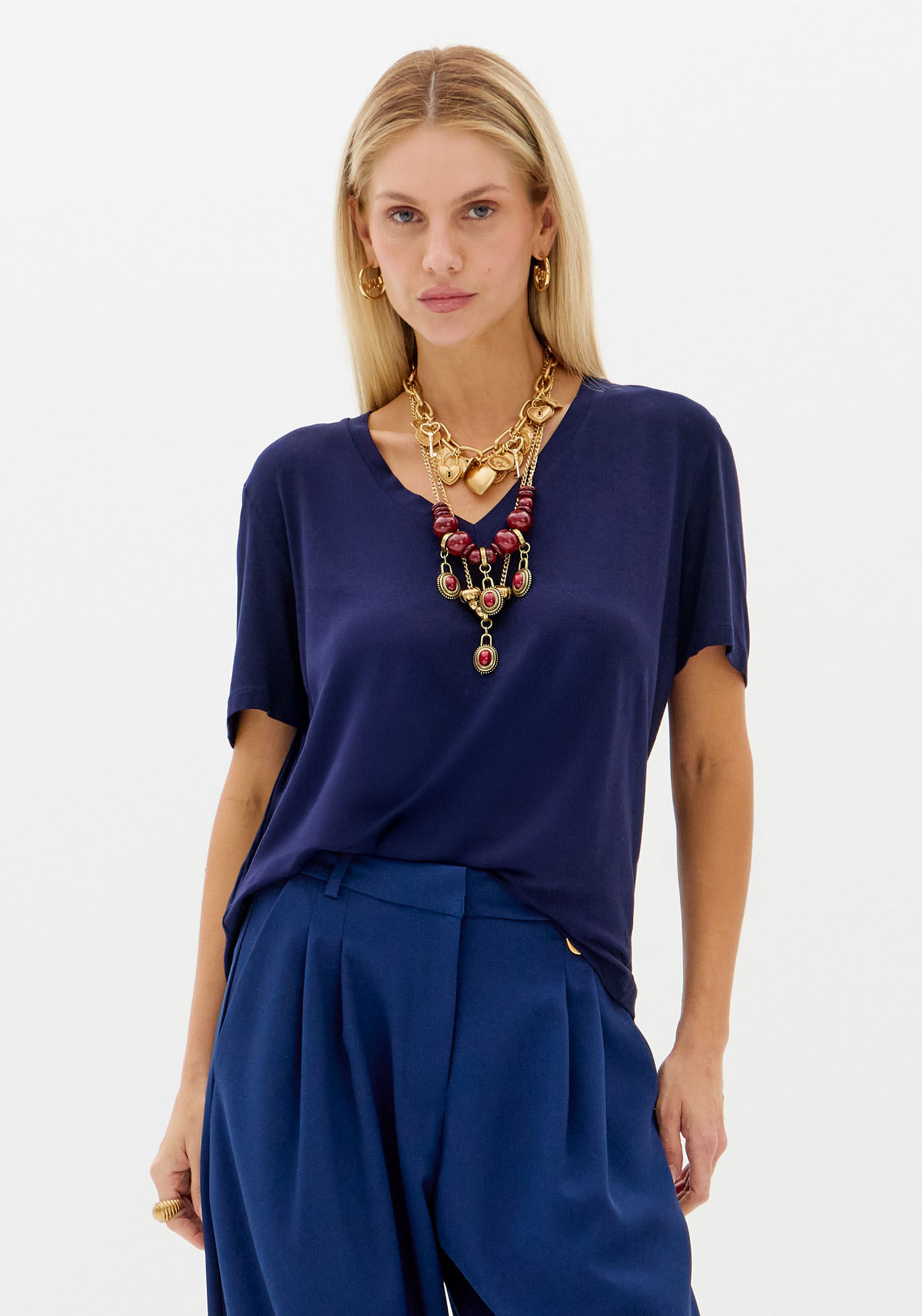 Blusa Com Decote V De Manga Curta