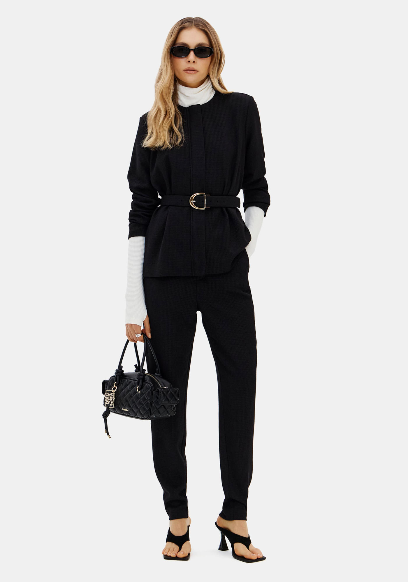 Calça Carrot Com Bolsos Cintura Alta