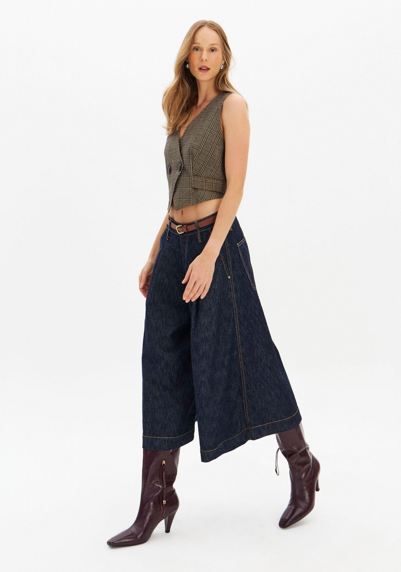 Calça Jeans Pantacourt Cintura Alta Com Cinto