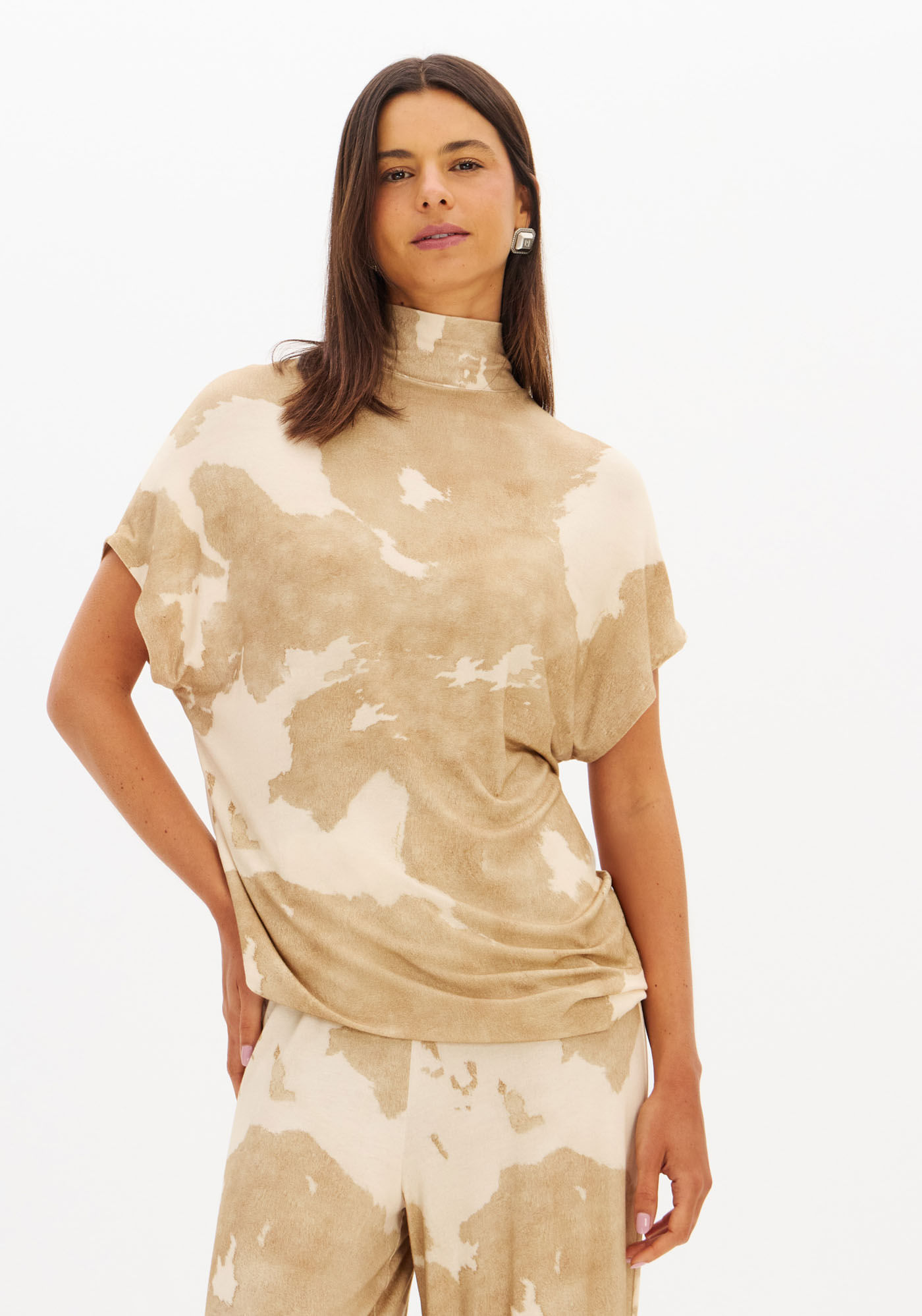 Blusa Alongada Gola Alta Estampada