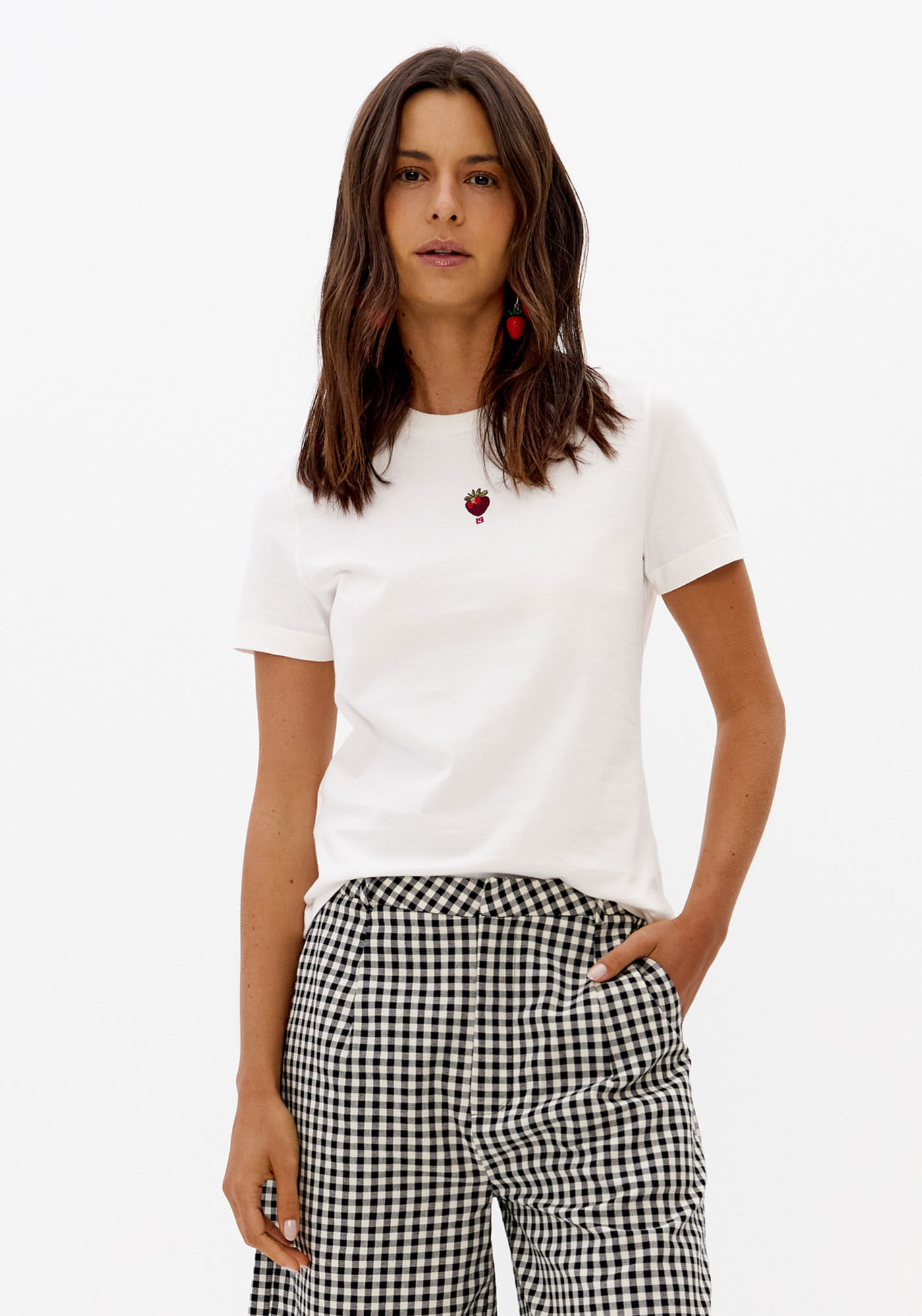 T-Shirt Baby Look Com Bordado Morango