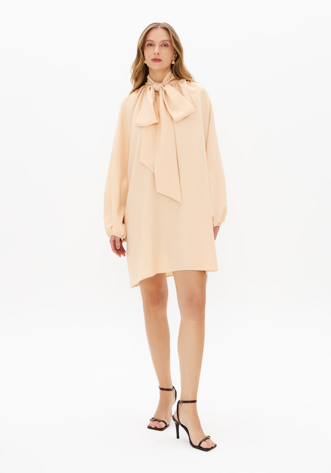 Vestido Curto Gola Laço